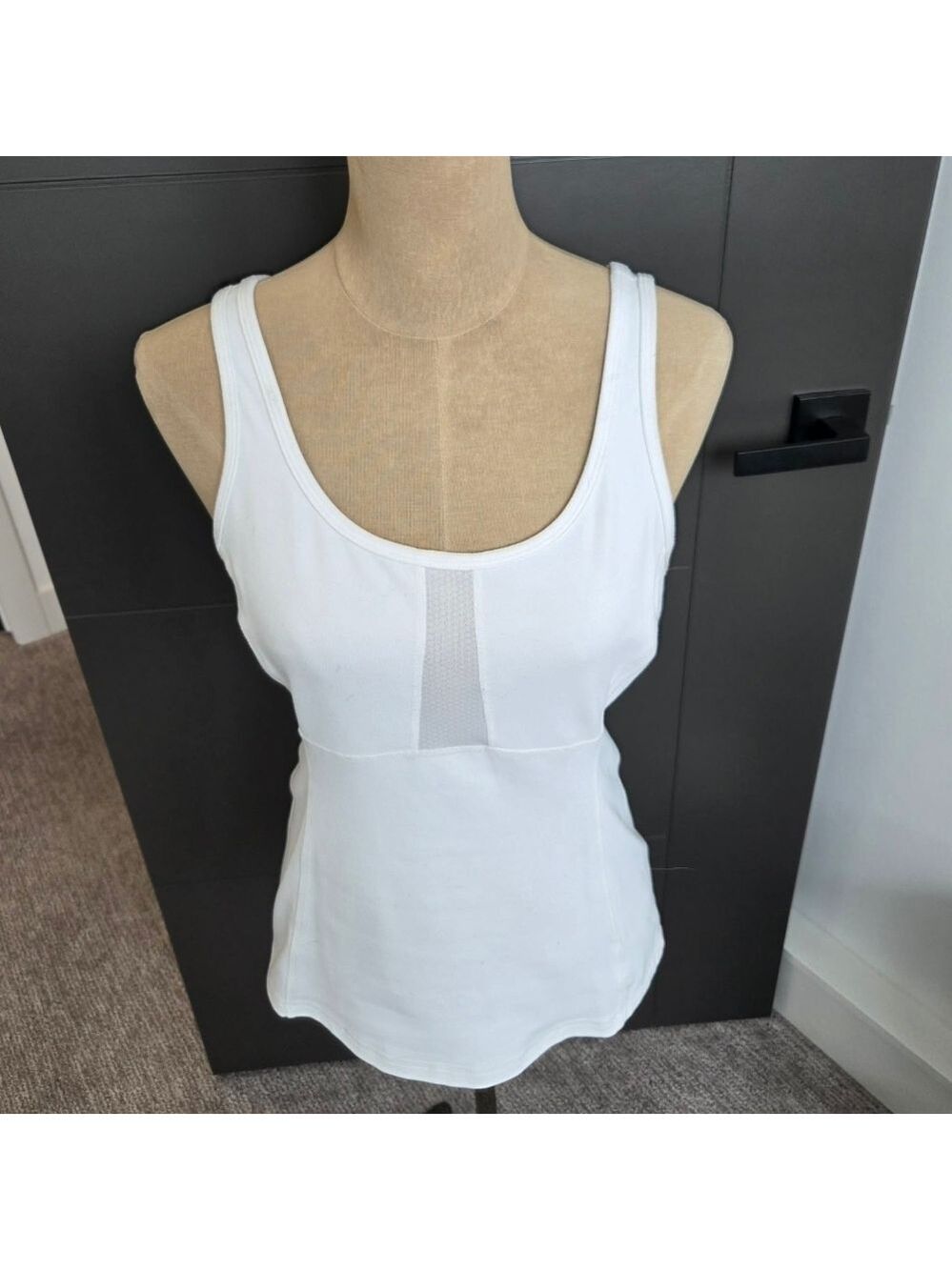 Lululemon White Tank Top Women’s Size 6 (?) Athletic Workout Yoga Racerback